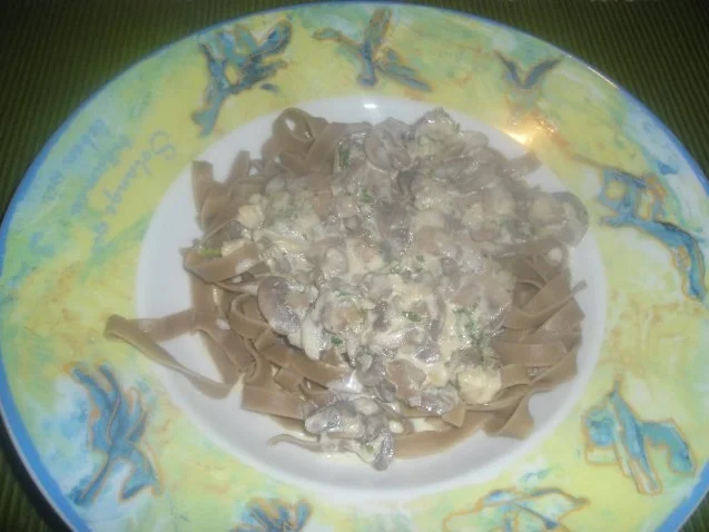 Rezept: Steinpilznudeln mit Champignon-Camembert Sauce Steinpilznudeln mit Champignon-Camembert Sauce - Rezept