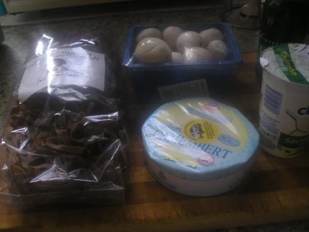 Rezept: Steinpilznudeln mit Champignon-Camembert Sauce Bild Nr. 2 Steinpilznudeln mit Champignon-Camembert Sauce - Rezept - Bild Nr. 2