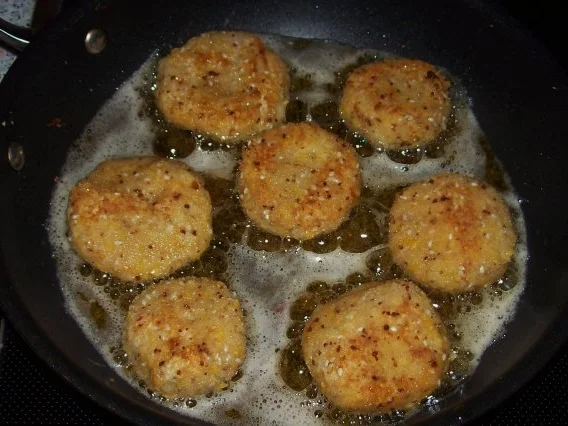 Snack/Vorspeise: Scharfe Chili-Käsetaler mit Camembert und Parmesan - Rezept - Bild Nr. 7