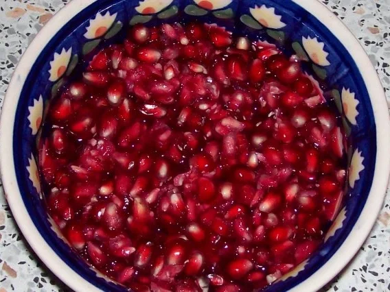 Salat/Vorspeise: Fruchtiger Avocado-Orangen-Salat mit Granatapfel - Rezept - Bild Nr. 4