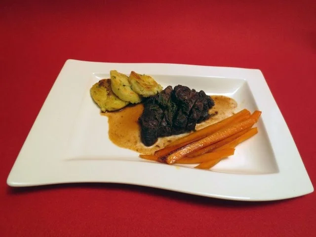 Rezept: Ochsenbackerl in Portwein-Schokoladensoße mit Servietten-Grießknödel Ochsenbackerl in Portwein-Schokoladensoße mit Servietten-Grießknödel - Rezept