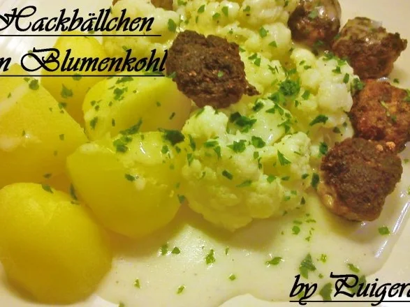 Rezept: Blumenkohl an Zwiebelhackbällchen und Salzkartoffeln Bild Nr. 7 Blumenkohl an Zwiebelhackbällchen und Salzkartoffeln - Rezept - Bild Nr. 7