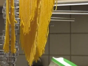 Rezept: Selbstgemachte Spaghetti mit Belper Knolle Bild Nr. 4 Selbstgemachte Spaghetti mit Belper Knolle - Rezept - Bild Nr. 4