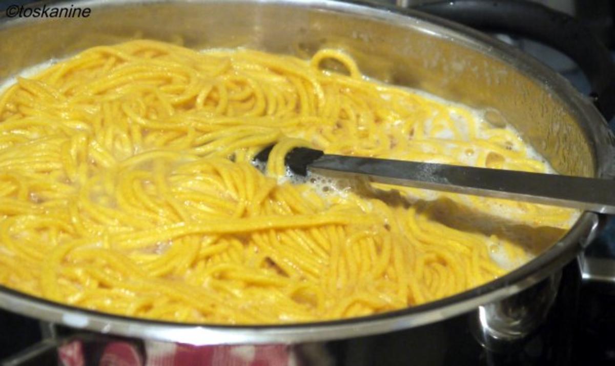 Selbstgemachte Spaghetti mit Belper Knolle - Rezept - Bild Nr. 5