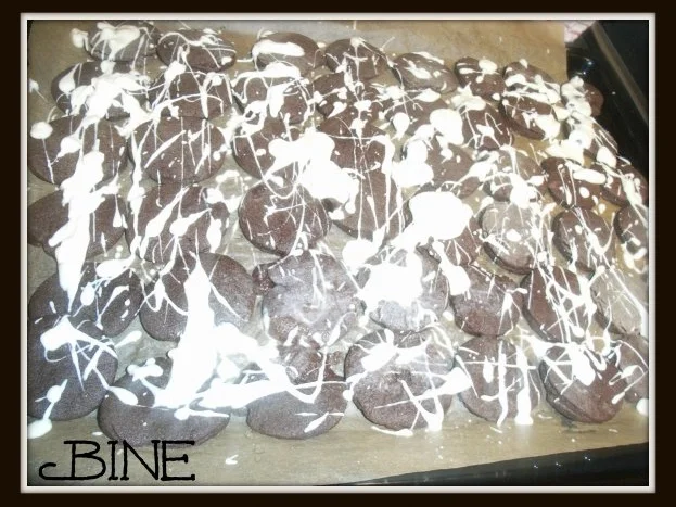 Rezept: BiNe` S SCHOKOLADENKEKS X 3 Bild Nr. 7 BiNe` S SCHOKOLADENKEKS X 3 - Rezept - Bild Nr. 7