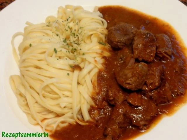 Fleisch:   GULASCHTOPF   sehr pikant gewürzt - Rezept