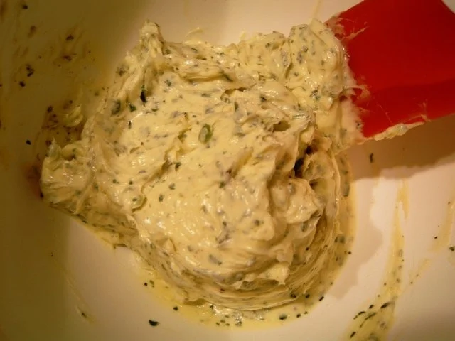 Rezept: Mel´s Kräuter-Knoblauch Butter Bild Nr. 2 Mel´s Kräuter-Knoblauch Butter - Rezept - Bild Nr. 2