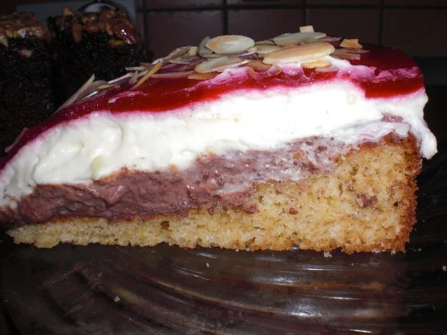 Himbeertorte mit Schoko- und Vanillesahne - Rezept
