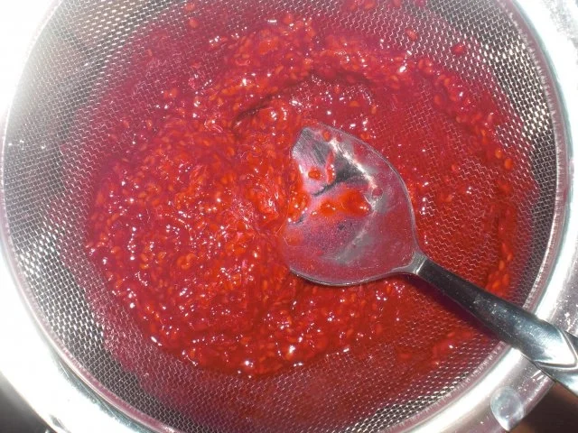 Himbeertorte mit Schoko- und Vanillesahne - Rezept - Bild Nr. 19