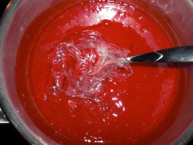 Himbeertorte mit Schoko- und Vanillesahne - Rezept - kochbar.de