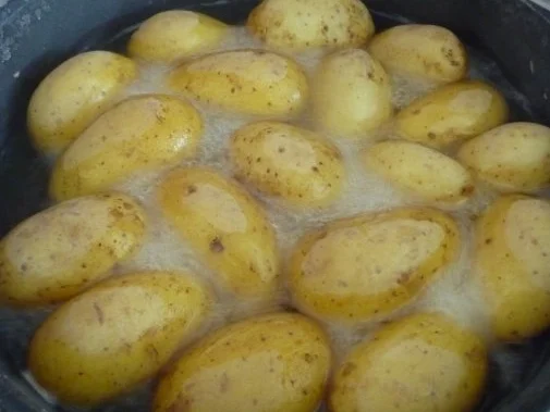 Rezept: Gerichte aus der Kindheit : Spitzbeine mit Pellkartoffeln Bild Nr. 3 Gerichte aus der Kindheit : Spitzbeine mit Pellkartoffeln - Rezept - Bild Nr. 3