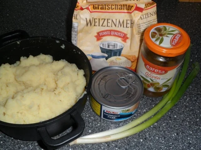 Rezept: Kartoffelpüree Bratlinge gefüllt mit Thunfisch Bild Nr. 2 Kartoffelpüree Bratlinge gefüllt mit Thunfisch - Rezept - Bild Nr. 2