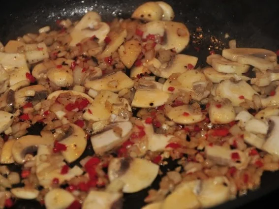 Rezept: Penne mit Salsiccia Klößchen Bild Nr. 3 Penne mit Salsiccia Klößchen - Rezept - Bild Nr. 3