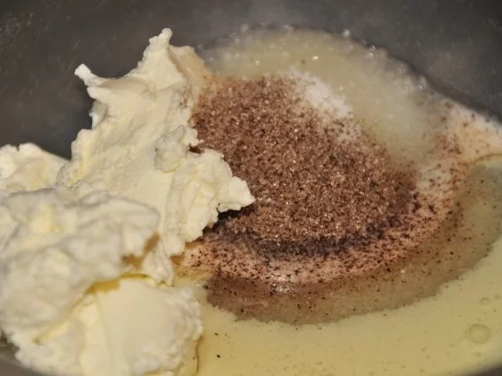 Käsekuchen mit Kirschen und Makronenstreusel - Rezept - Bild Nr. 2