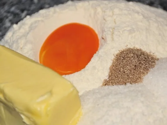 Käsekuchen mit Kirschen und Makronenstreusel - Rezept - Bild Nr. 6