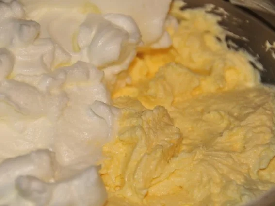 Käsekuchen mit Kirschen und Makronenstreusel - Rezept - Bild Nr. 8