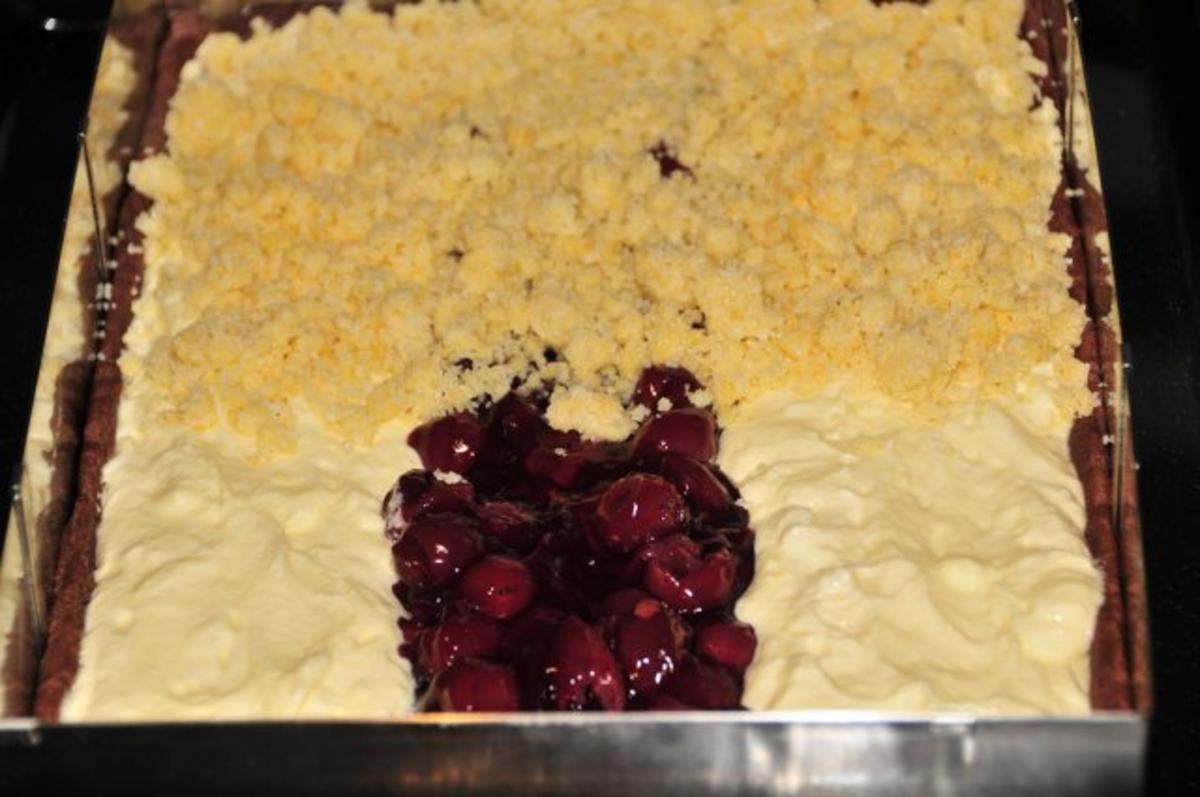 Käsekuchen mit Kirschen und Makronenstreusel - Rezept - Bild Nr. 9