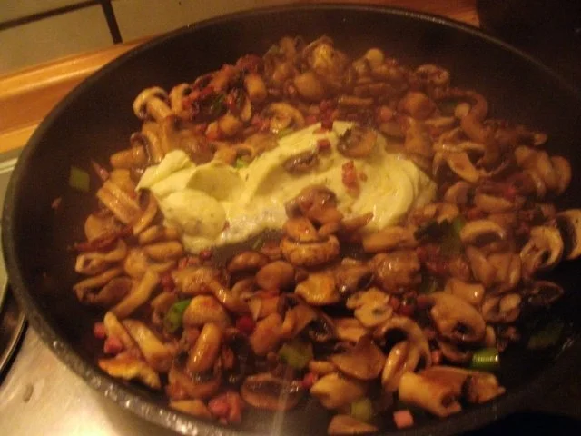 Rezept: Herzhafter Champignons - Schinken Kuchen Bild Nr. 6 Herzhafter Champignons - Schinken Kuchen - Rezept - Bild Nr. 6