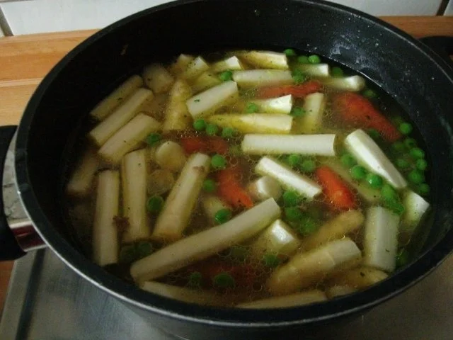 Rezept: Geflügelfrikassee mit buntem Gemüse und Wildreis Bild Nr. 3 Geflügelfrikassee mit buntem Gemüse und Wildreis - Rezept - Bild Nr. 3