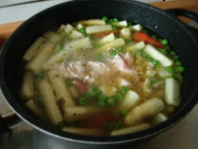 Rezept: Geflügelfrikassee mit buntem Gemüse und Wildreis Bild Nr. 6 Geflügelfrikassee mit buntem Gemüse und Wildreis - Rezept - Bild Nr. 6