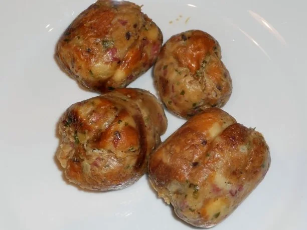 Rezept: Semmelknödel nach Omas Art Semmelknödel nach Omas Art - Rezept