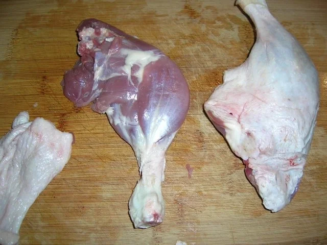 Rezept: Entenkeulen italienisch "geschmort in Rotwein", an hausgemachten Gnocchi + Gemüsebeilage Bild Nr. 2 Entenkeulen italienisch "geschmort in Rotwein", an hausgemachten Gnocchi + Gemüsebeilage - Rezept - Bild Nr. 2