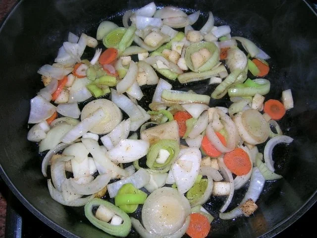 Rezept: Entenkeulen italienisch "geschmort in Rotwein", an hausgemachten Gnocchi + Gemüsebeilage Bild Nr. 6 Entenkeulen italienisch "geschmort in Rotwein", an hausgemachten Gnocchi + Gemüsebeilage - Rezept - Bild Nr. 6