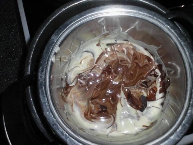 Dessert-Schoko-Walnusscreme mit Schwarzkirsch- Konfitüre - Rezept - Bild Nr. 5