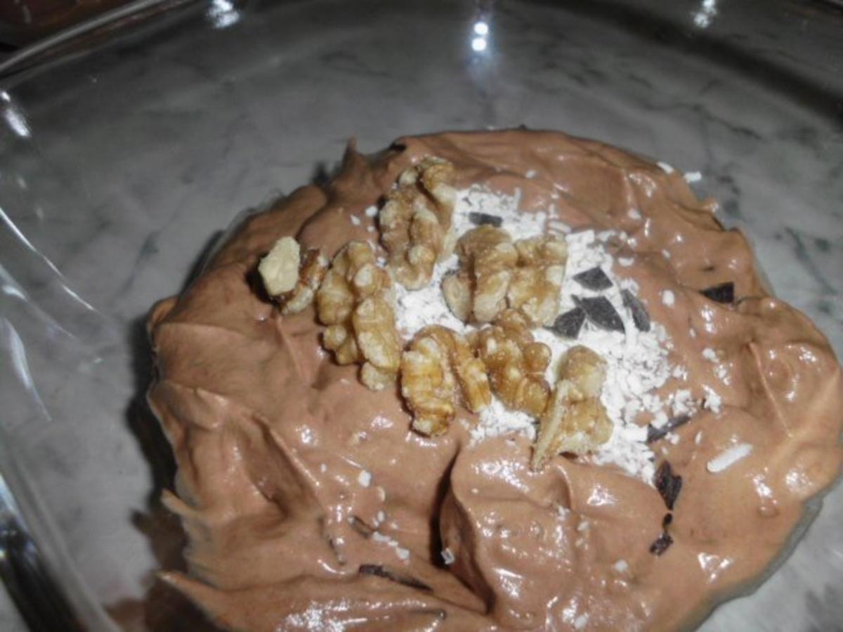 Dessert-Schoko-Walnusscreme mit Schwarzkirsch- Konfitüre - Rezept ...