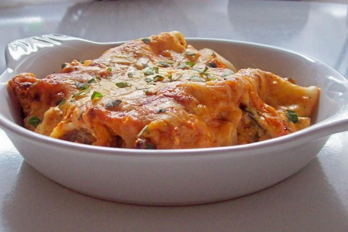 Vier-Käse-Lachs-Lasagne-Rollen in cremiger Gemüsesoße - Rezept