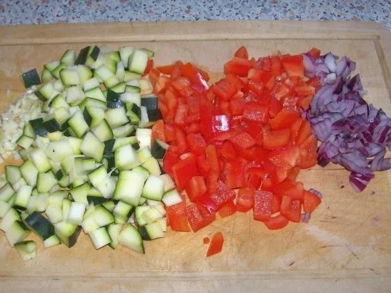 Vier-Käse-Lachs-Lasagne-Rollen in cremiger Gemüsesoße - Rezept - Bild Nr. 4