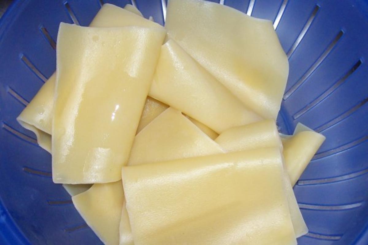 Vier-Käse-Lachs-Lasagne-Rollen in cremiger Gemüsesoße - Rezept - Bild Nr. 2