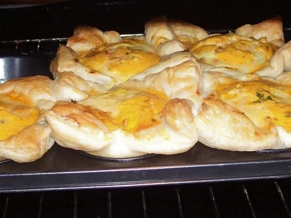 Vorspeise/Abendessen: Blätterteig-Lachs-Törtchen mit Pesto und Tomaten - Rezept - Bild Nr. 10