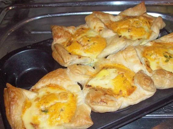 Vorspeise/Abendessen: Blätterteig-Lachs-Törtchen mit Pesto und Tomaten - Rezept - Bild Nr. 11