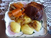 Geflügel : Putenoberschenkel auf Gemüsebett mit Kartoffeln - Rezept