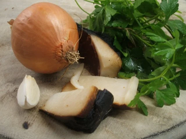 Rezept: Knödel: Speck-Gugelhüpfchen in Käse-Sahne-Soße Bild Nr. 3 Knödel: Speck-Gugelhüpfchen in Käse-Sahne-Soße - Rezept - Bild Nr. 3