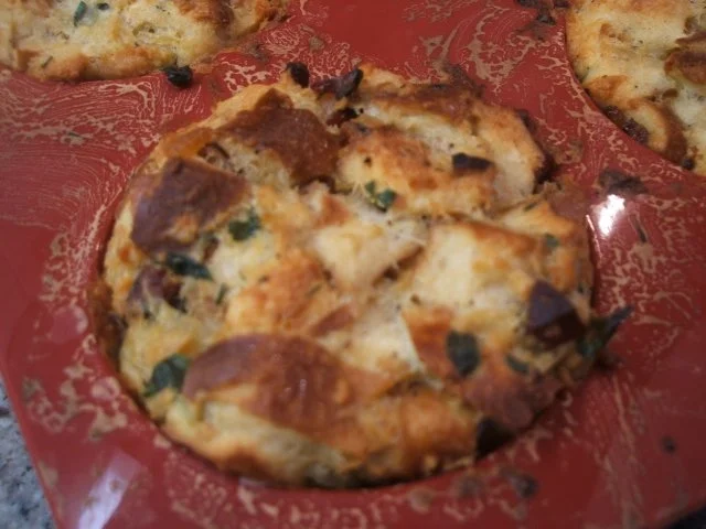 Rezept: Knödel: Speck-Gugelhüpfchen in Käse-Sahne-Soße Bild Nr. 9 Knödel: Speck-Gugelhüpfchen in Käse-Sahne-Soße - Rezept - Bild Nr. 9