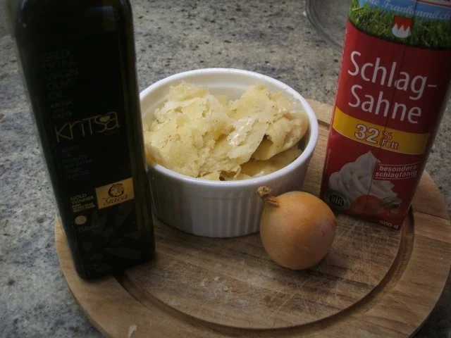 Rezept: Knödel: Speck-Gugelhüpfchen in Käse-Sahne-Soße Bild Nr. 11 Knödel: Speck-Gugelhüpfchen in Käse-Sahne-Soße - Rezept - Bild Nr. 11