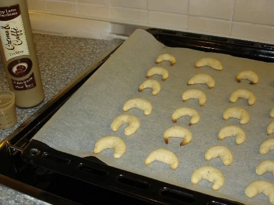 Rezept: Sahnekipferl Bild Nr. 7 Sahnekipferl - Rezept - Bild Nr. 7