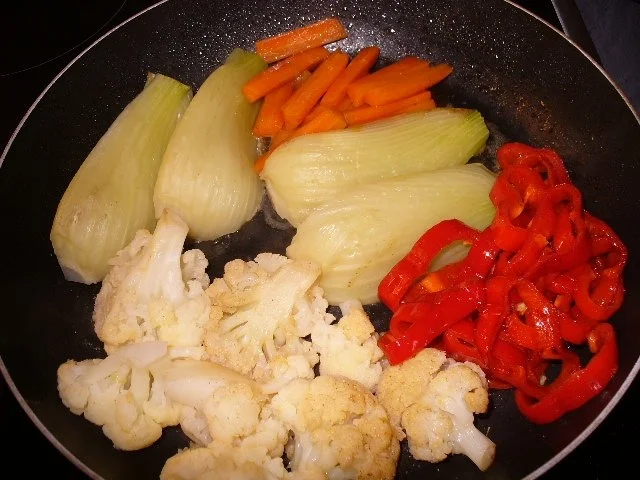 Schälbraten (Schweinelachs) in Zwiebelsahne mit viel Gemüse - Rezept - Bild Nr. 6