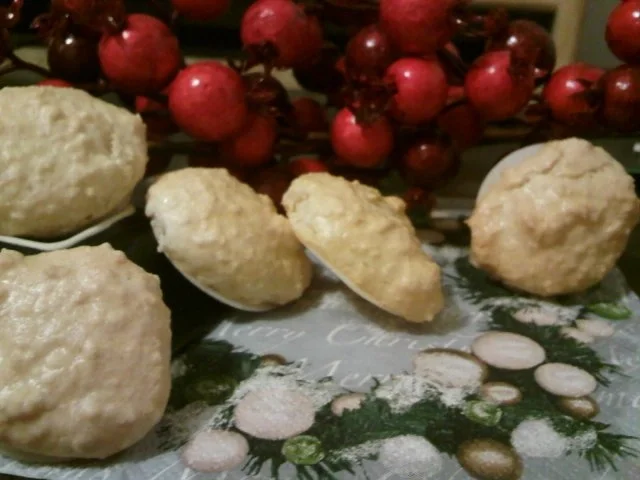 Rezept: Kokoshäufchen auf Oblade Kokoshäufchen auf Oblade - Rezept