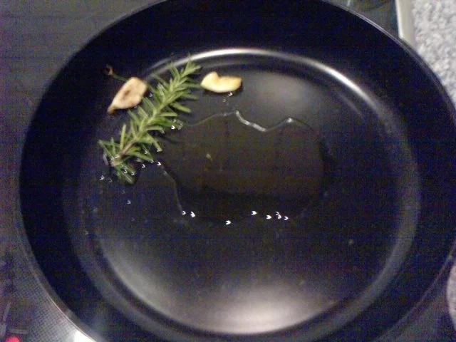 Rezept: ENTWAFFNETER WAFFENNARR WIRD IN DIE PFANNE GEHAUEN - Schwertfisch-Steaks Bild Nr. 4 ENTWAFFNETER WAFFENNARR WIRD IN DIE PFANNE GEHAUEN - Schwertfisch-Steaks - Rezept - Bild Nr. 4