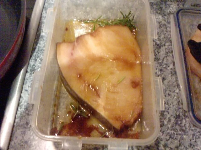 Rezept: ENTWAFFNETER WAFFENNARR WIRD IN DIE PFANNE GEHAUEN - Schwertfisch-Steaks Bild Nr. 5 ENTWAFFNETER WAFFENNARR WIRD IN DIE PFANNE GEHAUEN - Schwertfisch-Steaks - Rezept - Bild Nr. 5