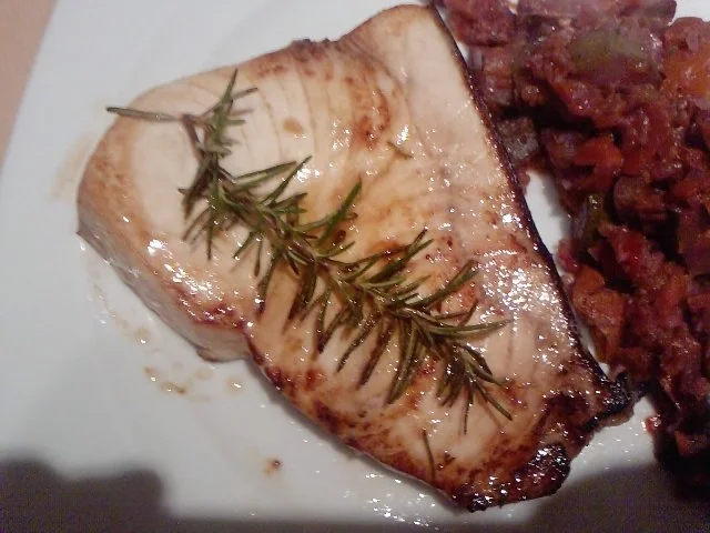 Rezept: ENTWAFFNETER WAFFENNARR WIRD IN DIE PFANNE GEHAUEN - Schwertfisch-Steaks Bild Nr. 8 ENTWAFFNETER WAFFENNARR WIRD IN DIE PFANNE GEHAUEN - Schwertfisch-Steaks - Rezept - Bild Nr. 8