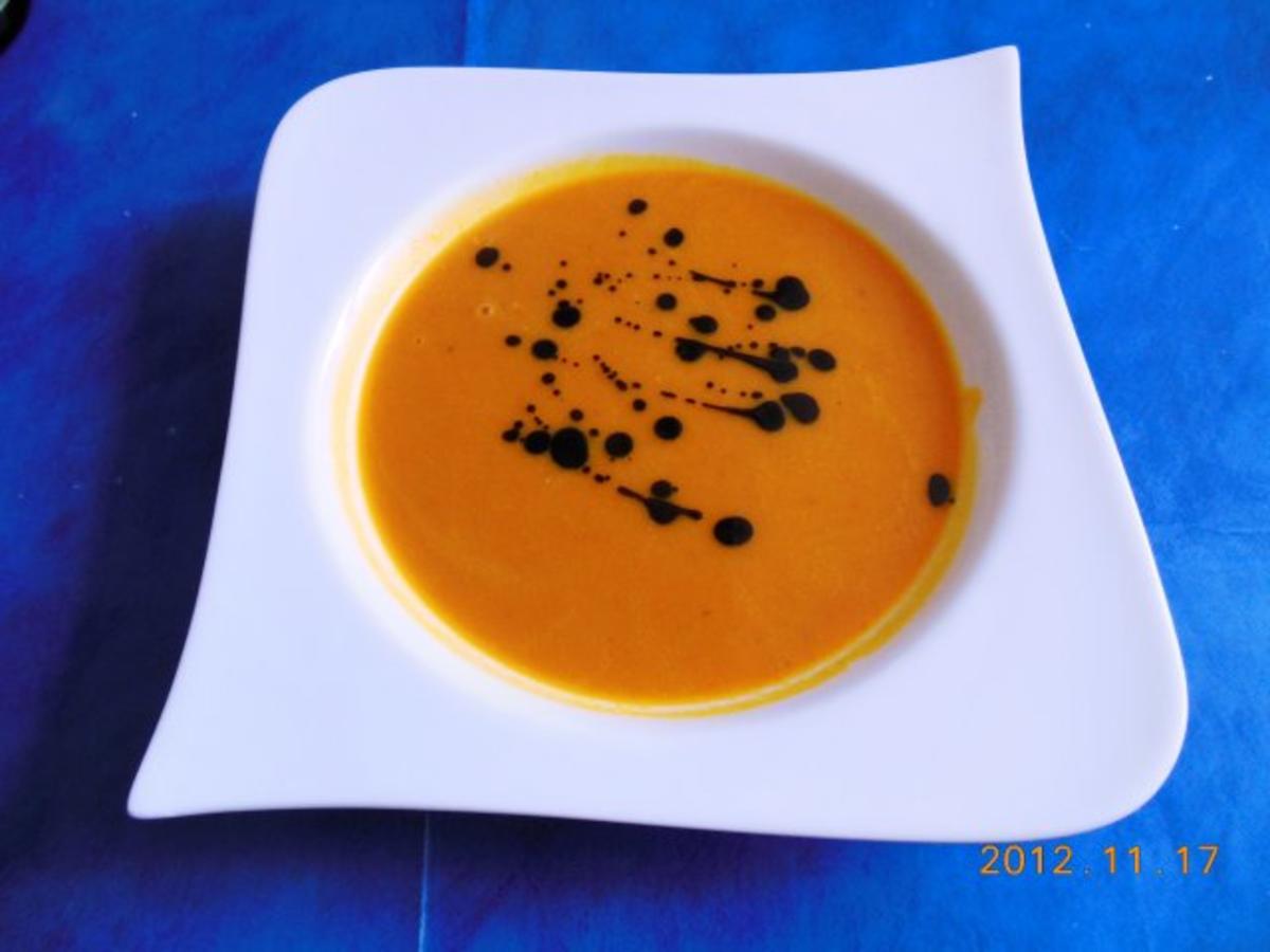 cremige Kürbissuppe mit Sahne - Rezept mit Bild - kochbar.de