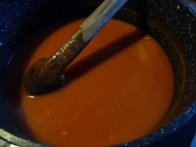 Pasta : Spaghetti und Tomatensoße mit gehobeltem Parmesan (mit Würstchen) - Rezept - Bild Nr. 5