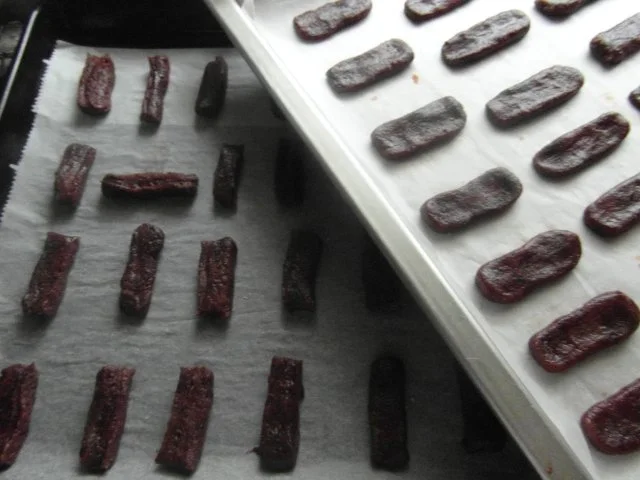 Weihnachtsplätzchen :Sehr feine Schoko-Nuss-Stangen aus Oma`s Backbuch ! - Rezept