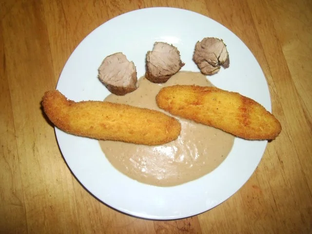 Rezept: Schweinemedaillons in Pfeffersoße mit Kroketten Schweinemedaillons in Pfeffersoße mit Kroketten - Rezept