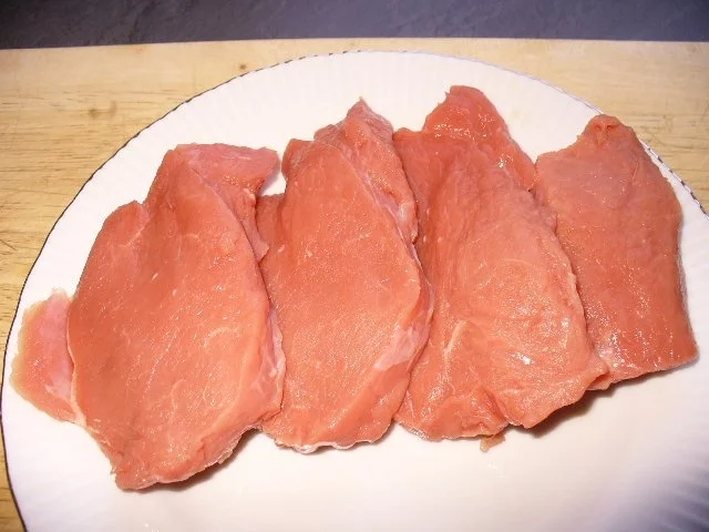 Kalbsmedaillons, Shimeji-Pilze und Mandelbällchen - Rezept - Bild Nr. 2