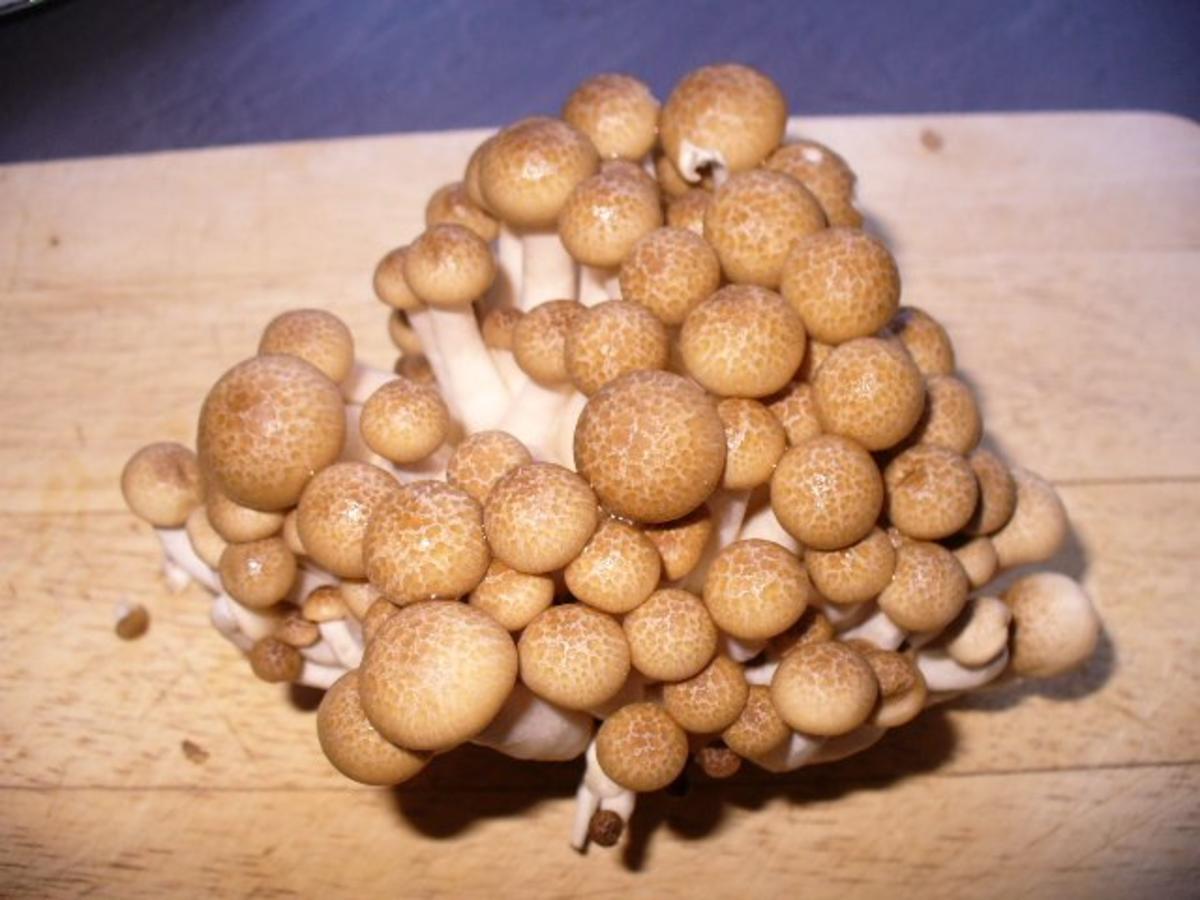 Kalbsmedaillons, Shimeji-Pilze und Mandelbällchen - Rezept - Bild Nr. 4